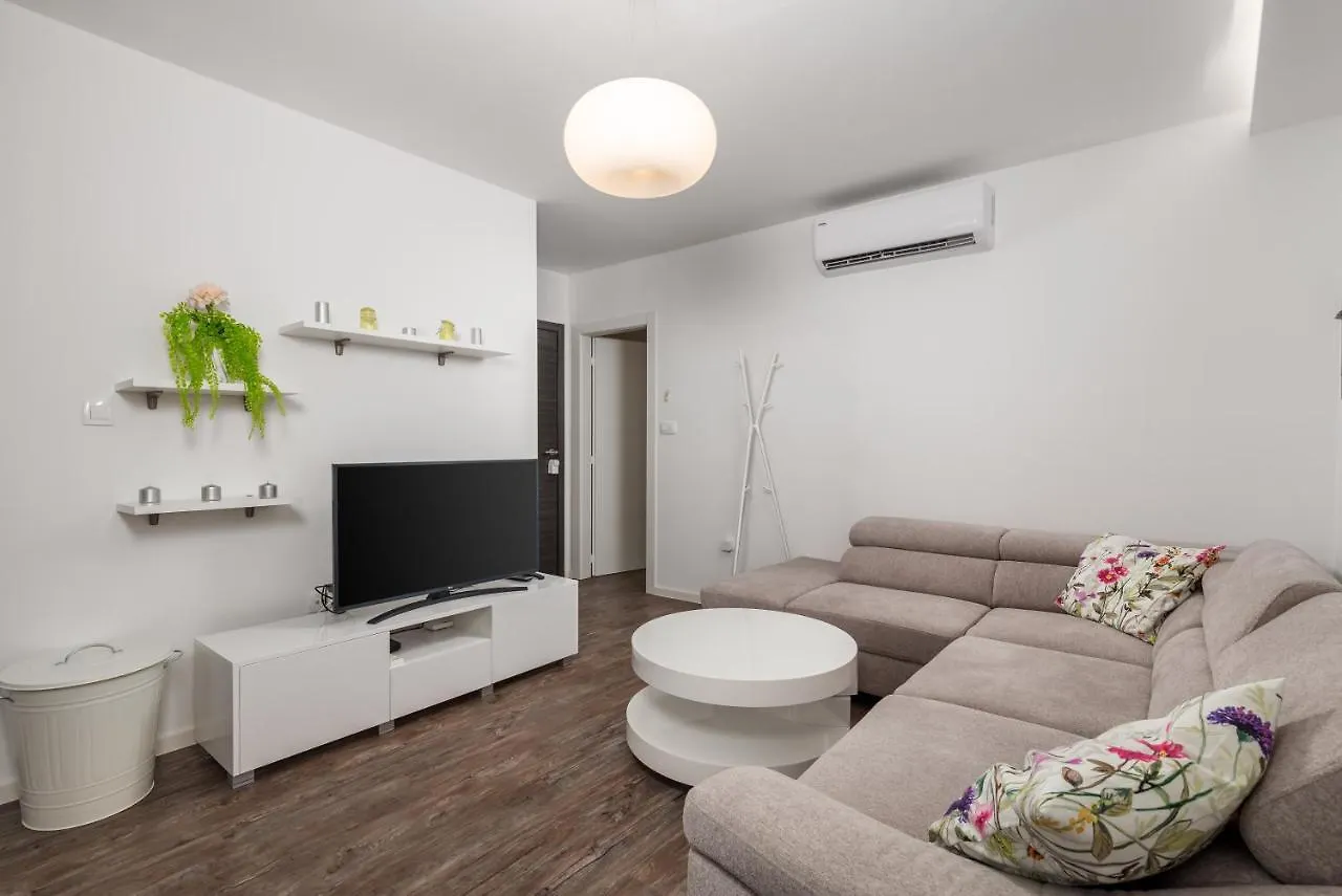 Central Apartments Dalmatina Rijeka 0*,