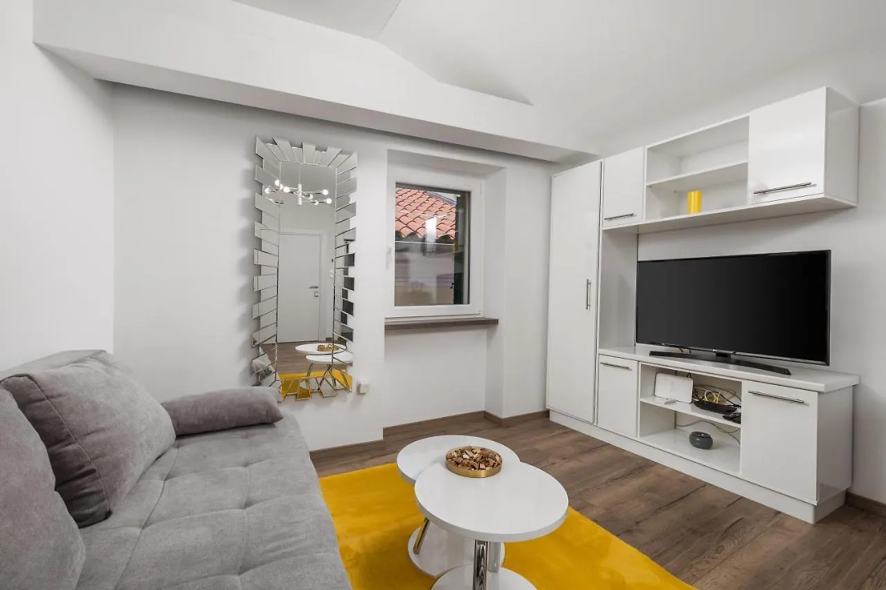 Central Apartments Dalmatina Rijeka 0*,